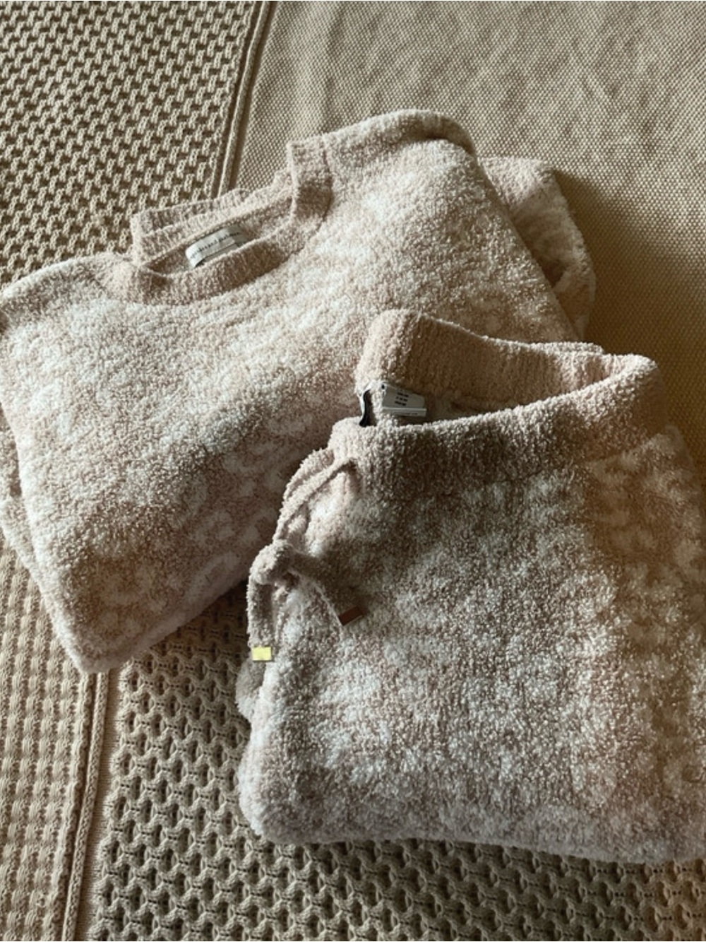cupcakes & cashmere Plush Pajama Set size M